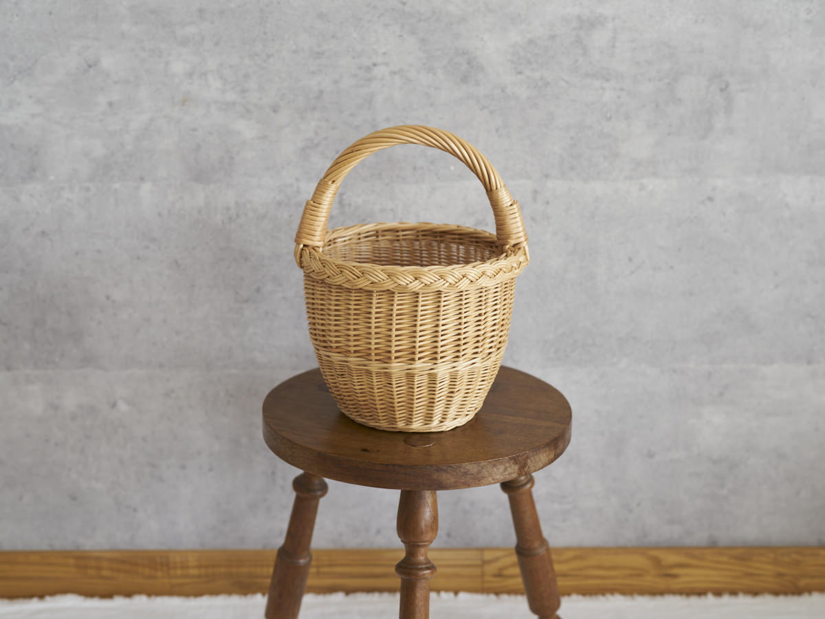 リトアニア/やなぎ　シギタスさん　手つきラウンドバスケット　小　140522-7