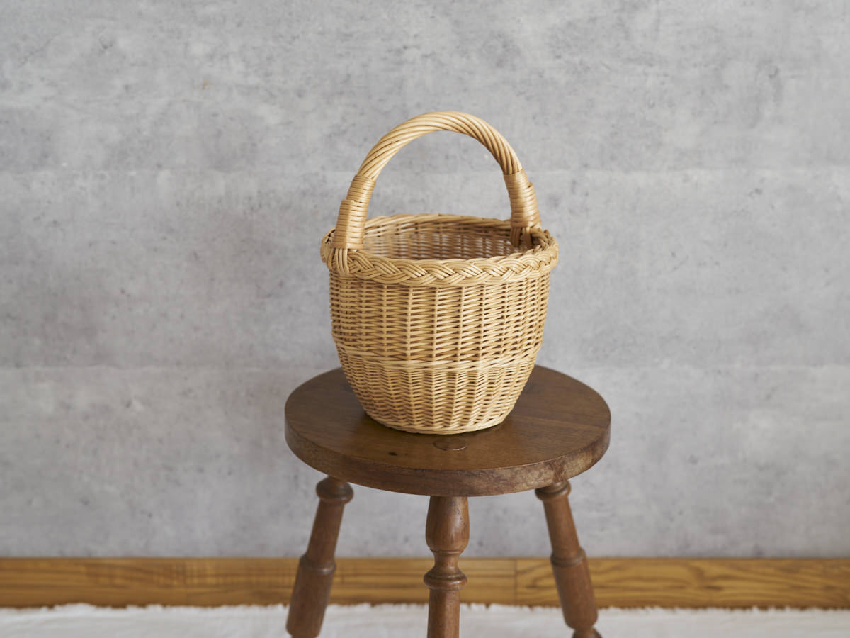 リトアニア/やなぎ　シギタスさん　手つきラウンドバスケット　小　140522-7