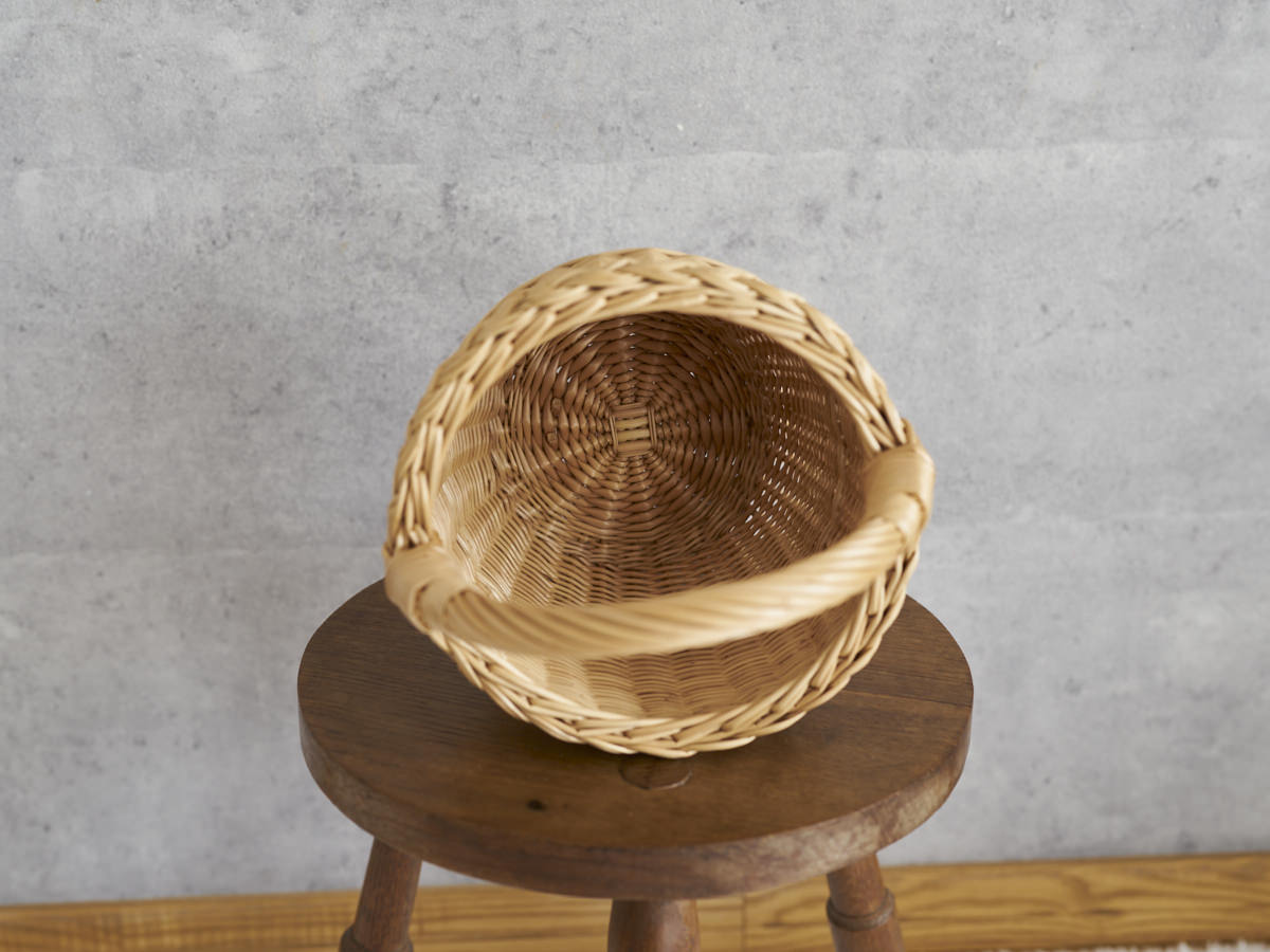 リトアニア/やなぎ　シギタスさん　手つきラウンドバスケット　小　140522-7