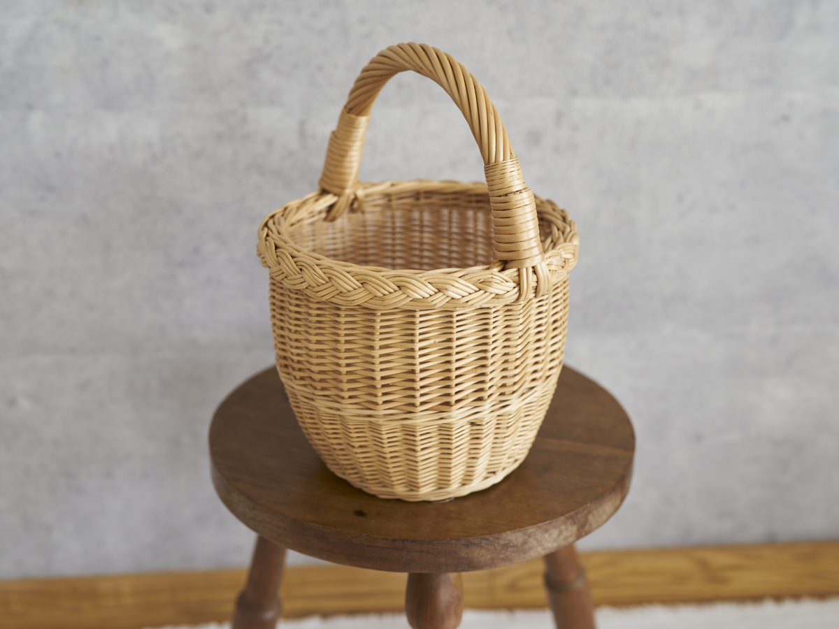 リトアニア/やなぎ　シギタスさん　手つきラウンドバスケット　小　140522-7