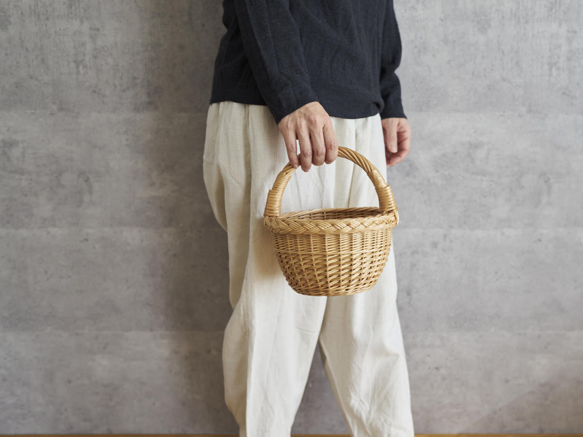 リトアニア/やなぎ　シギタスさん　手つきラウンドバスケット　ミニ　140522-8