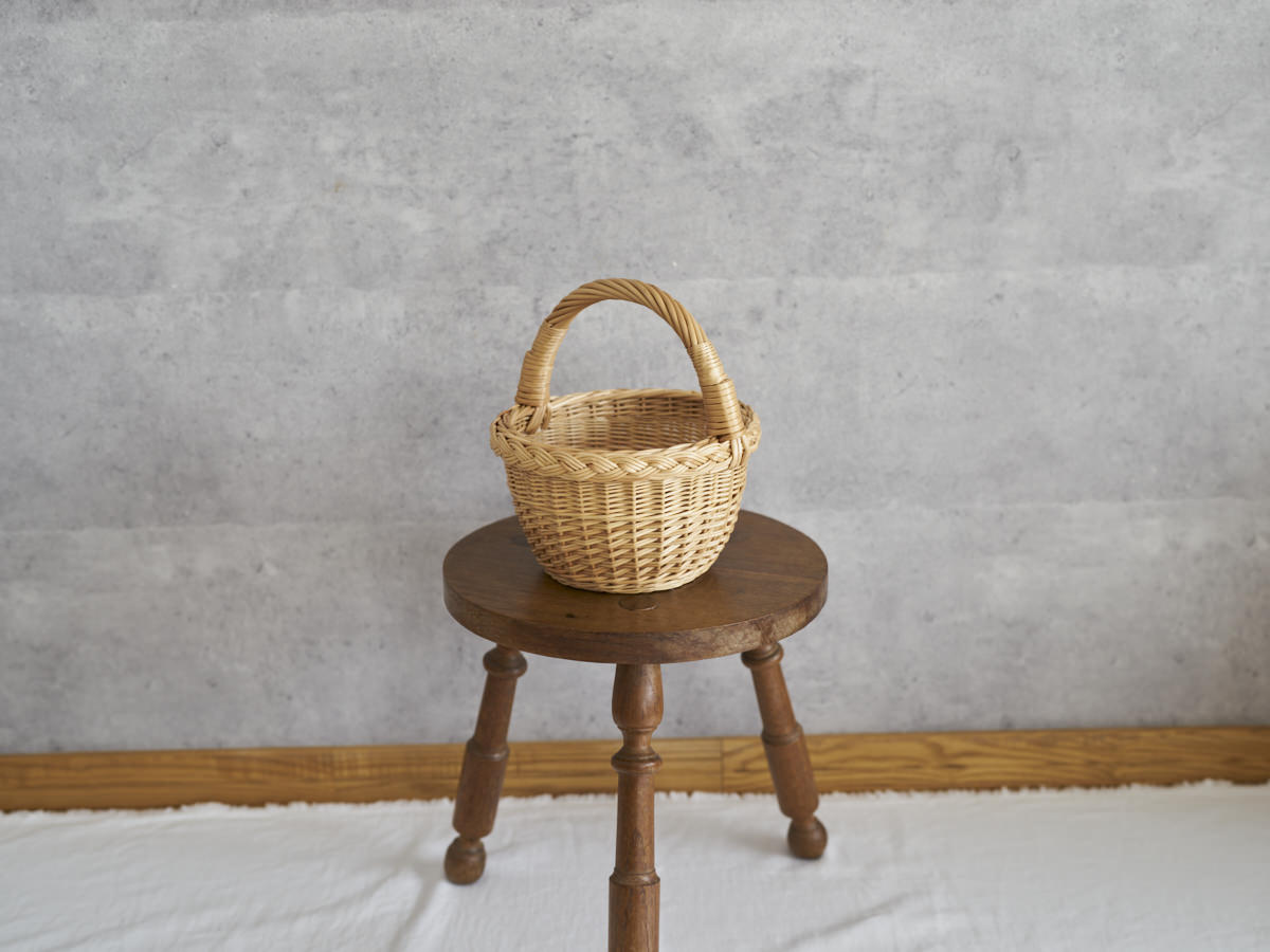 リトアニア/やなぎ　シギタスさん　手つきラウンドバスケット　ミニ　140522-8