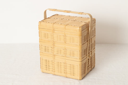 Lunch box with handle (3-tier) / White bamboo / Kagoshima-JPN 321109-1