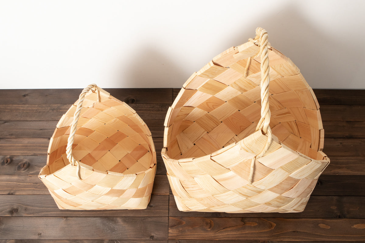 エストニア/パイン　薪入れバスケット　山型　S・L　２サイズ　330715