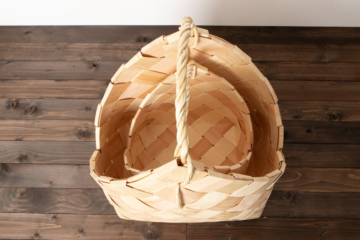 エストニア/パイン　薪入れバスケット　山型　S・L　２サイズ　330715