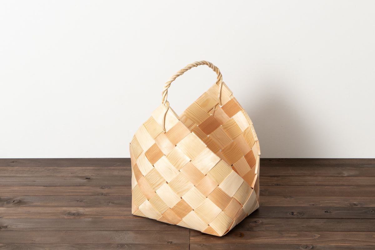 エストニア/パイン　薪入れバスケット　山型　S・L　２サイズ　330715