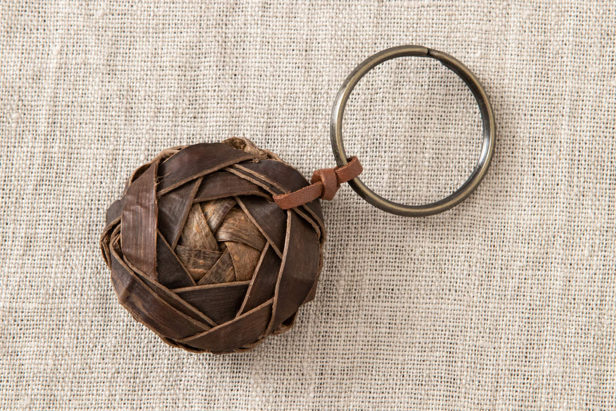 Key-chain “Rose” [ Light, Dark ] / Walnut / Yamagata-JPN 311412