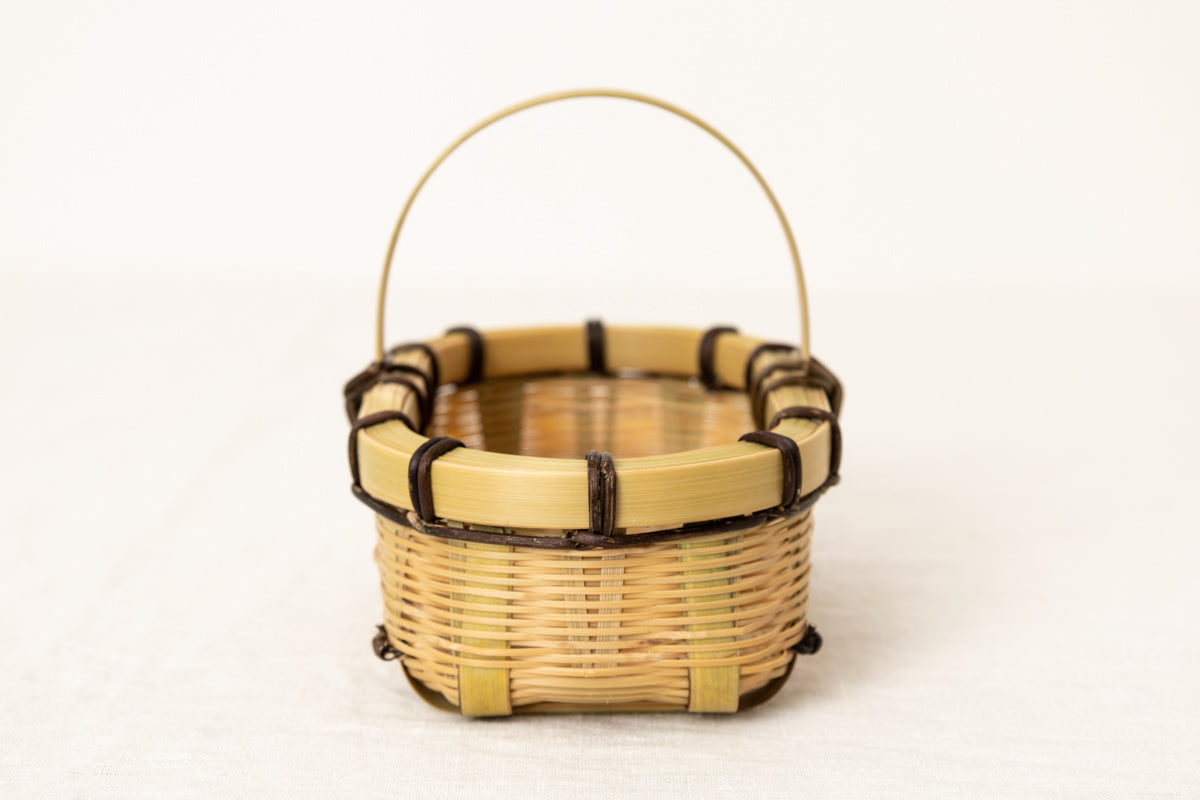 Petit basket with handle / Madake bamboo / Ōita-JPN 220622-3
