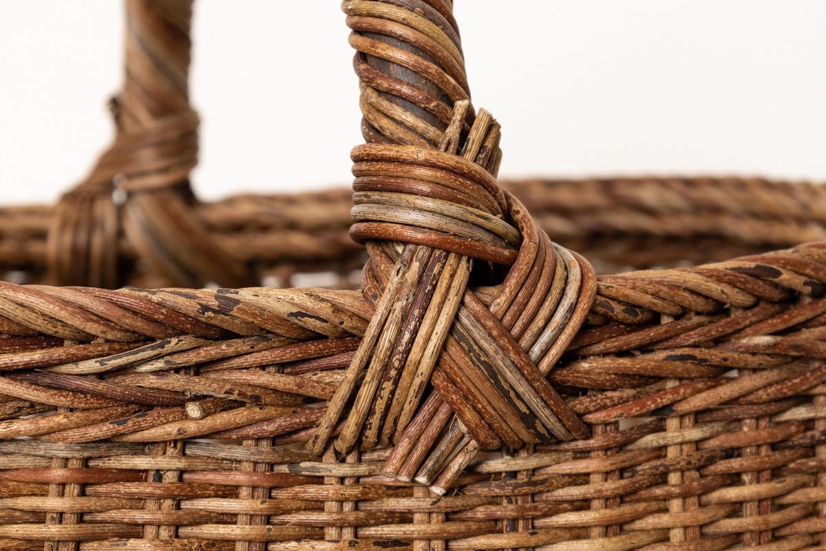 Rectangle bottom basket / Brown Akebi vine / Nagano-JPN 311213-1