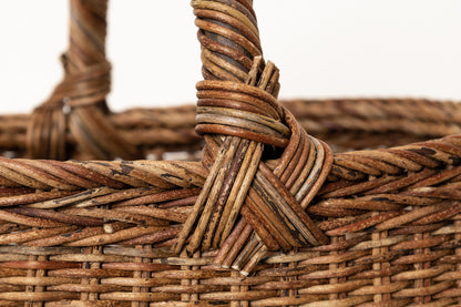 Rectangle bottom basket / Brown Akebi vine / Nagano-JPN 311213-1