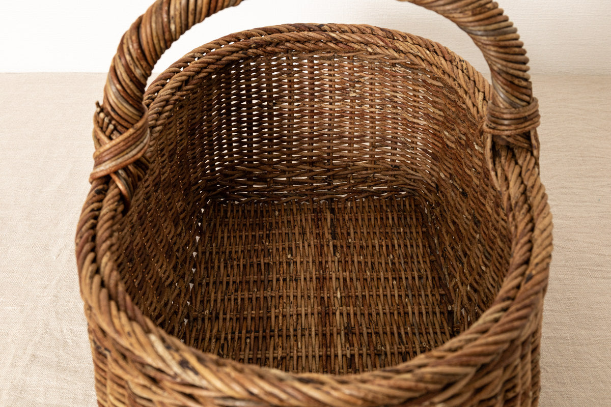 Rectangle bottom basket / Brown Akebi vine / Nagano-JPN 311213-1