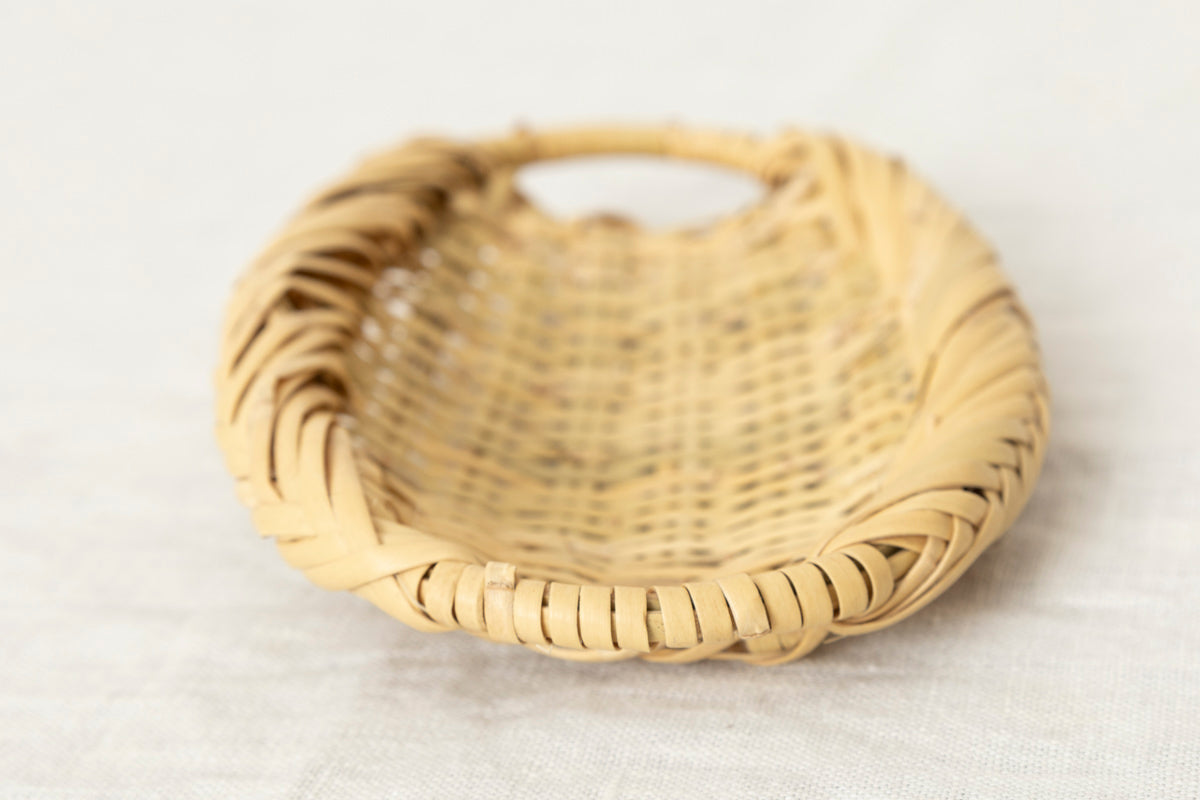 お菓子の盛り皿にも使えるすず竹のおしぼりざる – 市川籠店 | 1basketry