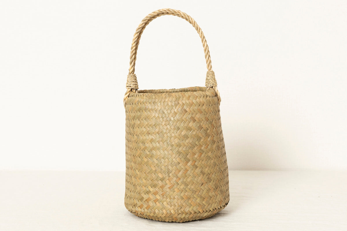 持ち歩きしやすい二重編みの縦長かごバッグ – 市川籠店 | 1basketry
