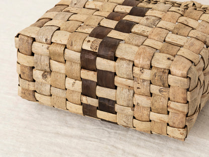 Handheld Basket “Checker Outer-Bark with Inner-Bark Center” / Walnut Bark / Iwate-JPN 1510742