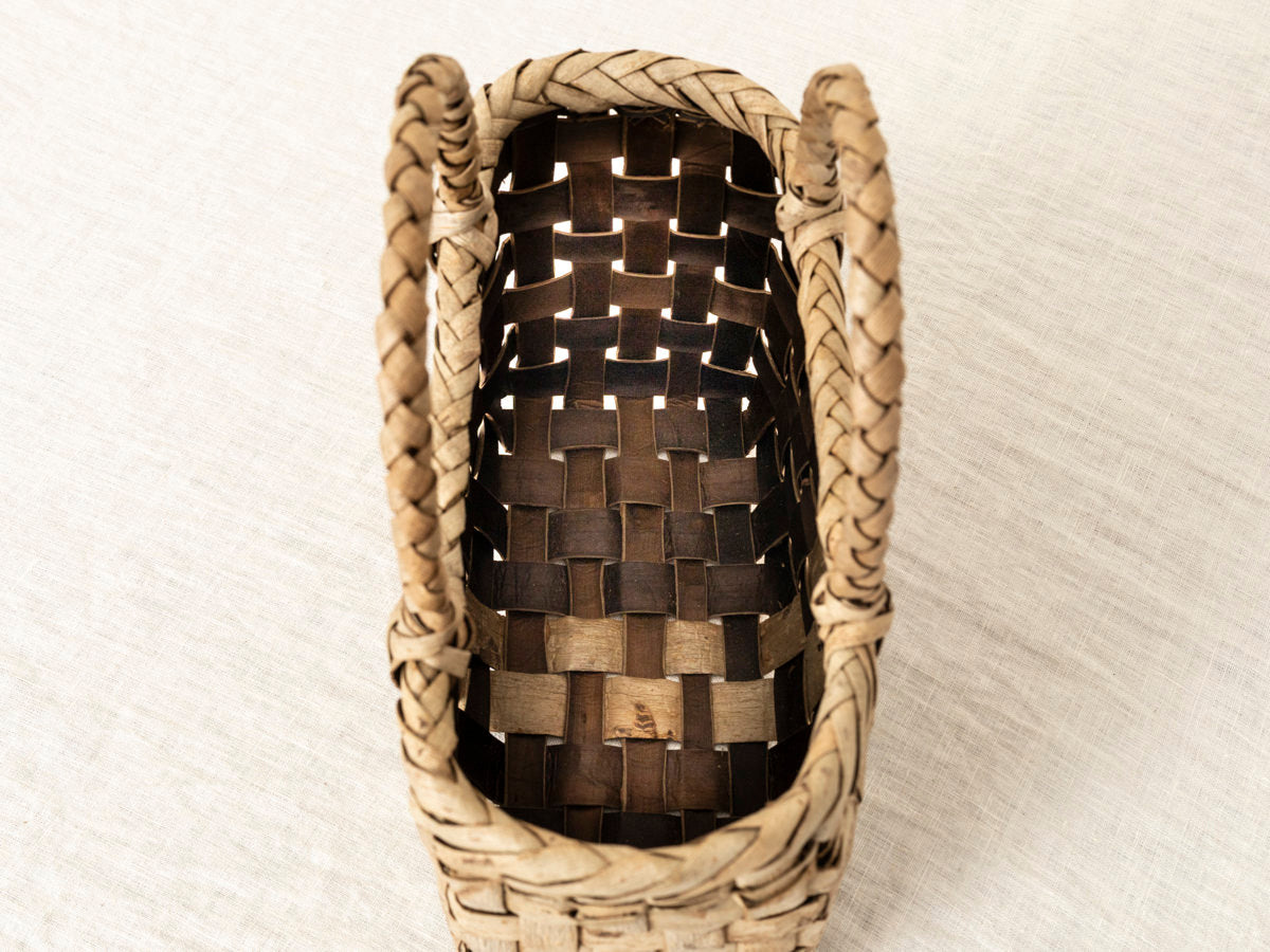 Handheld Basket “Checker Outer-Bark with Inner-Bark Center” / Walnut Bark / Iwate-JPN 1510742