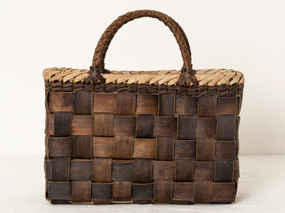 Handheld Basket “Inner-Bark Checker with Outer-Bark Rim M” / Walnut Bark / Iwate-JPN 1510748