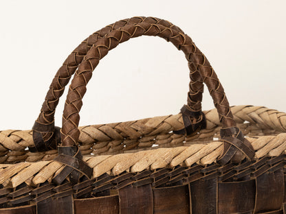 Handheld Basket “Inner-Bark Checker with Outer-Bark Rim M” / Walnut Bark / Iwate-JPN 1510748