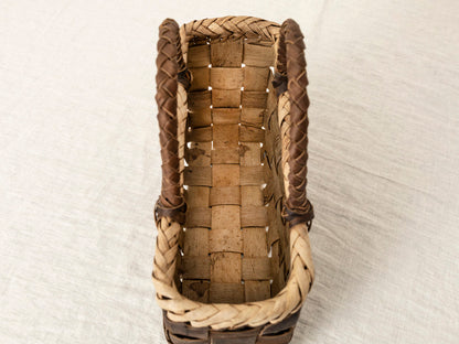 Handheld Basket “Inner-Bark Checker with Outer-Bark Rim M” / Walnut Bark / Iwate-JPN 1510748