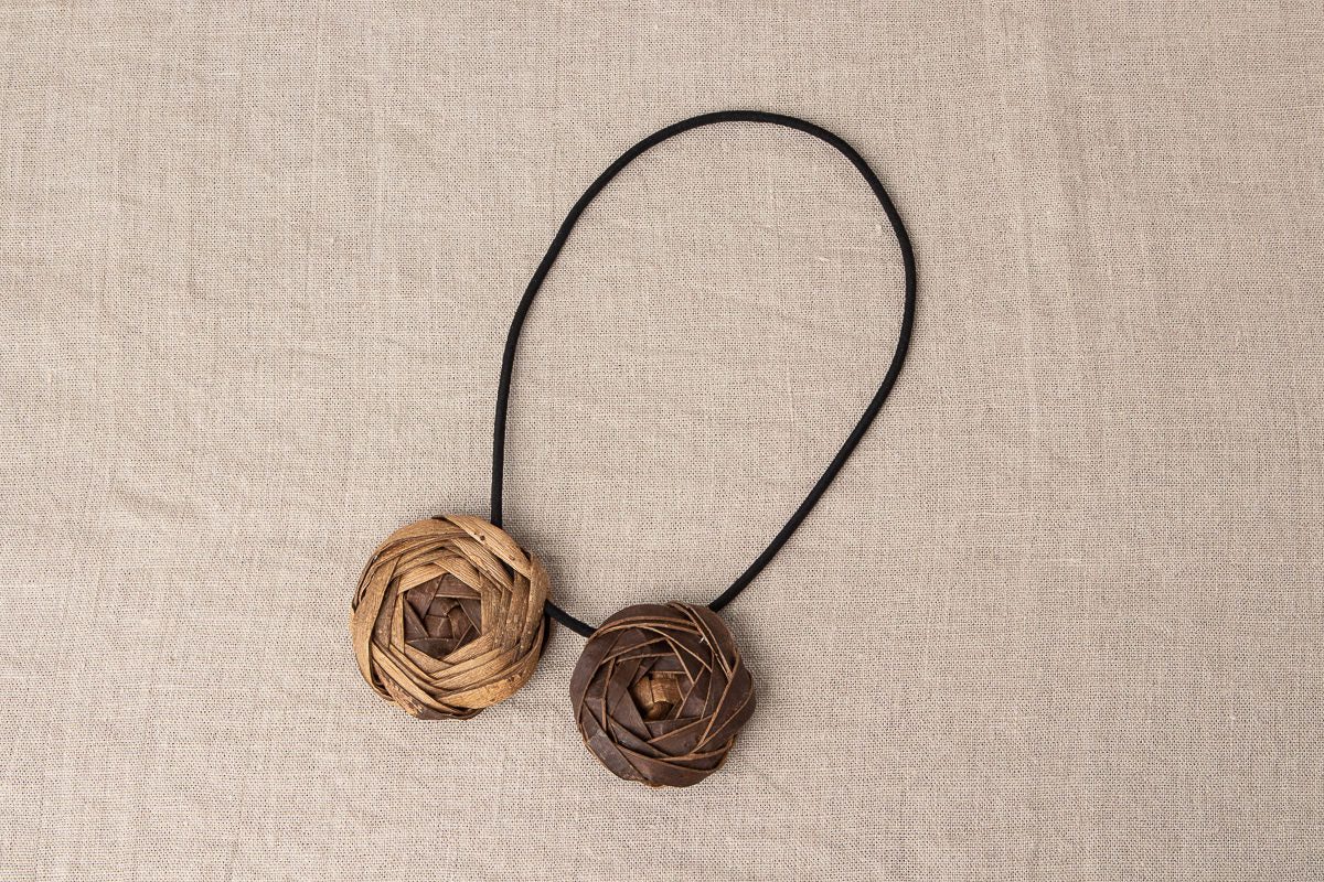 Pair-pendant “Rose” [ Light, Dark ] / Walnut / Yamagata-JPN 311417