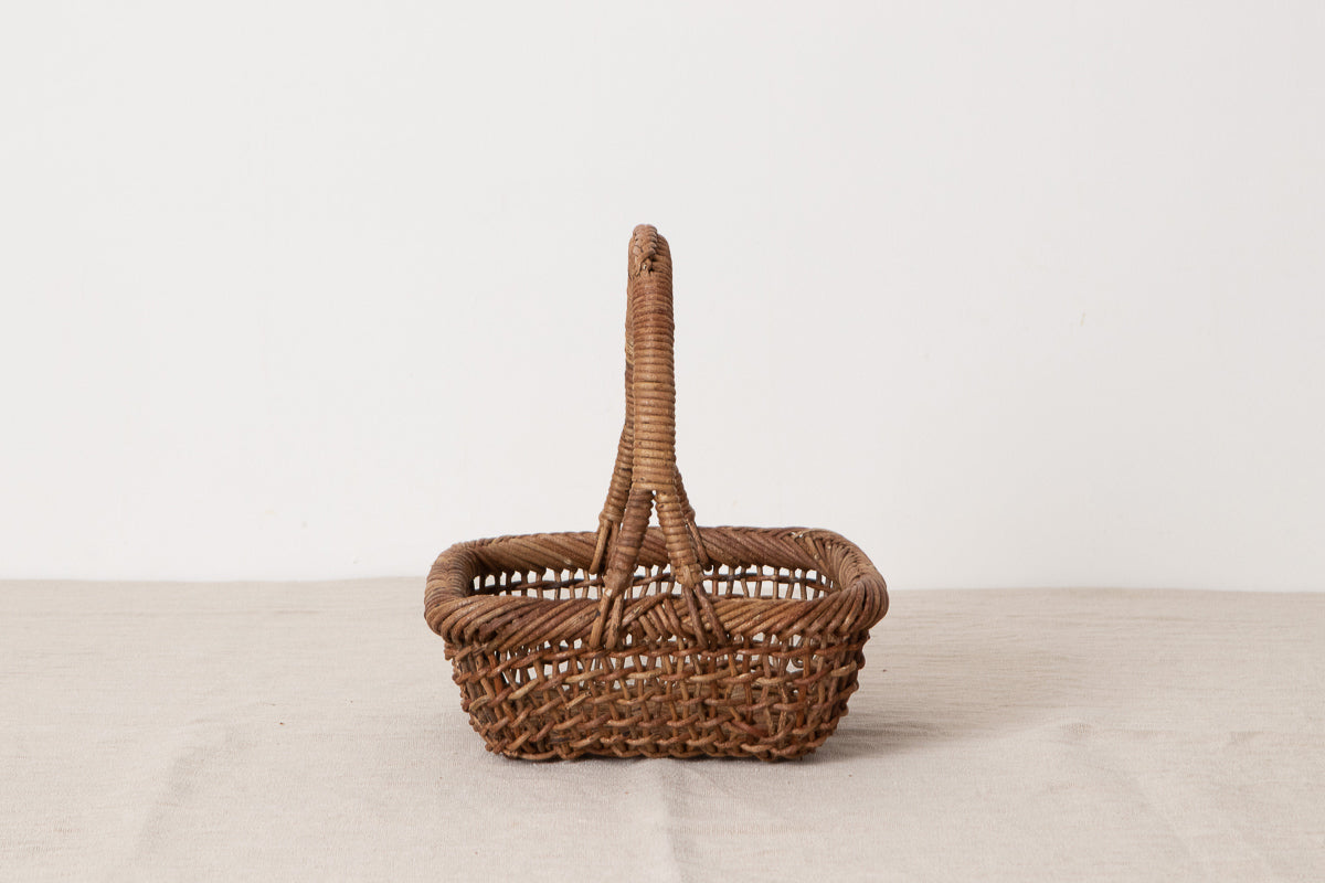 Accessory basket (Square) / Brown Akebi vine / Nagano-JPN 311231-1