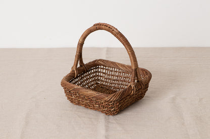 Accessory basket (Square) / Brown Akebi vine / Nagano-JPN 311231-1