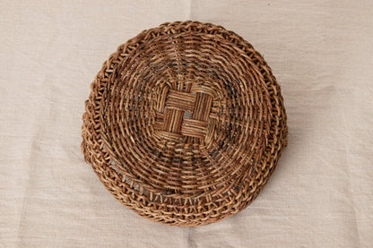 Round basket with handle / Brown Akebi vine / Nagano-JPN 311228-1