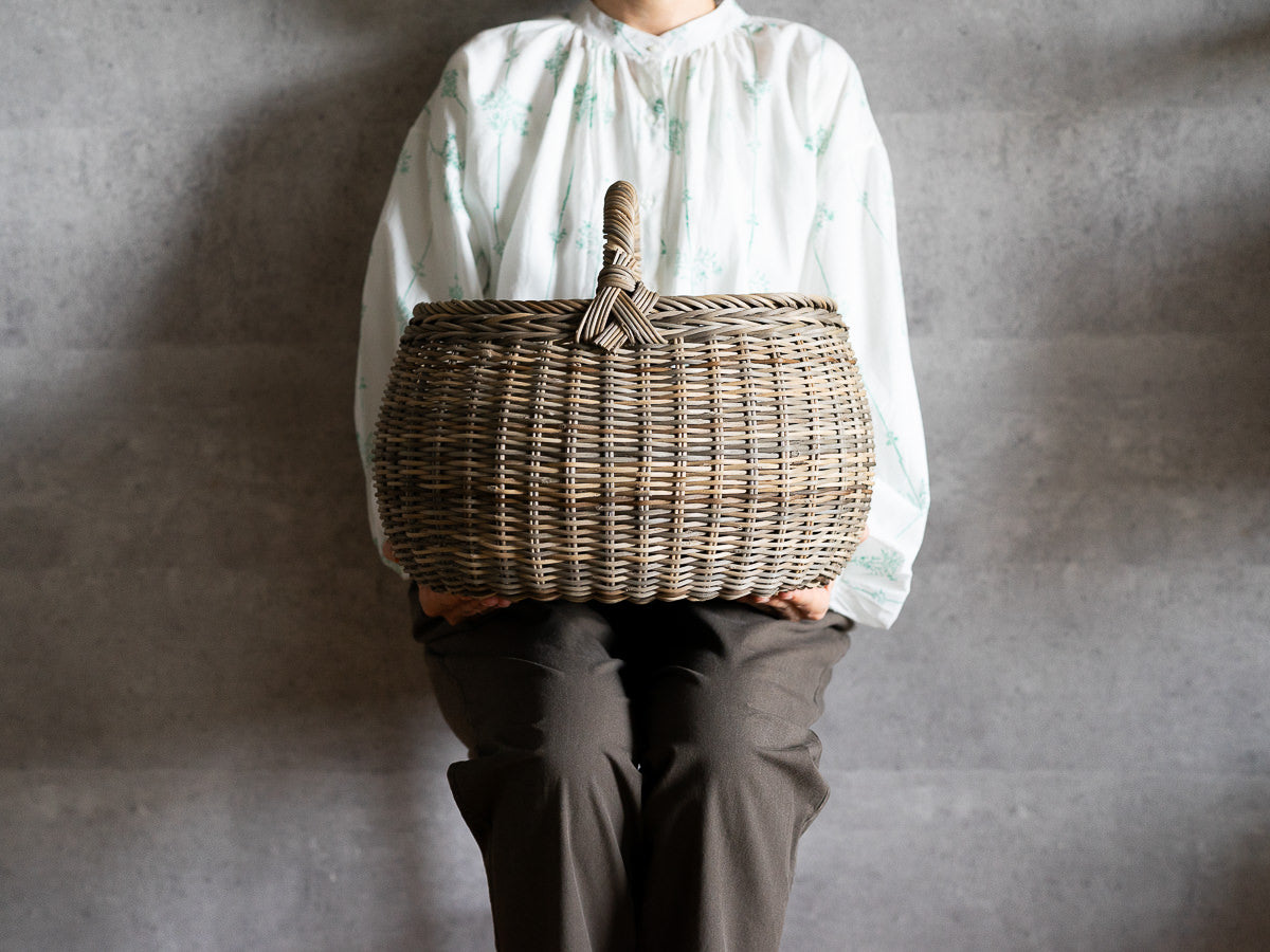 Round Basket with Handle / Gray Akebi Vine / Nagano-JPN 311252-1