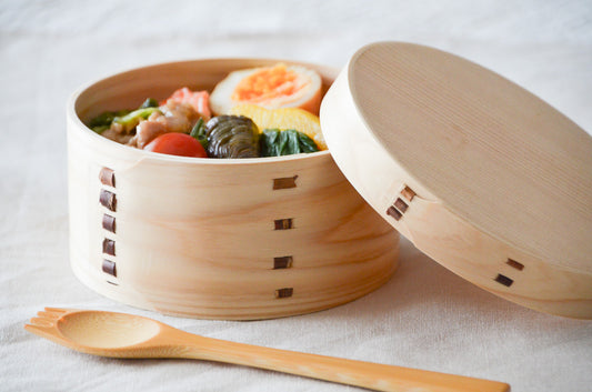 Round Bento box -Cherry bark finish- / Hinoki, Sawara cypress / Gifu-JPN 811106-1