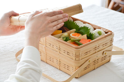 Lunch box with handle M (2-tier) / White bamboo / Kagoshima-JPN 321111-1