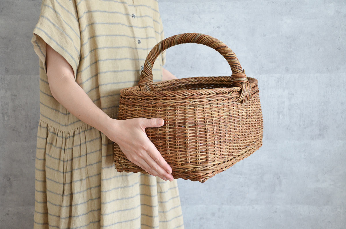 Rectangle bottom basket / Brown Akebi vine / Nagano-JPN 311213-1