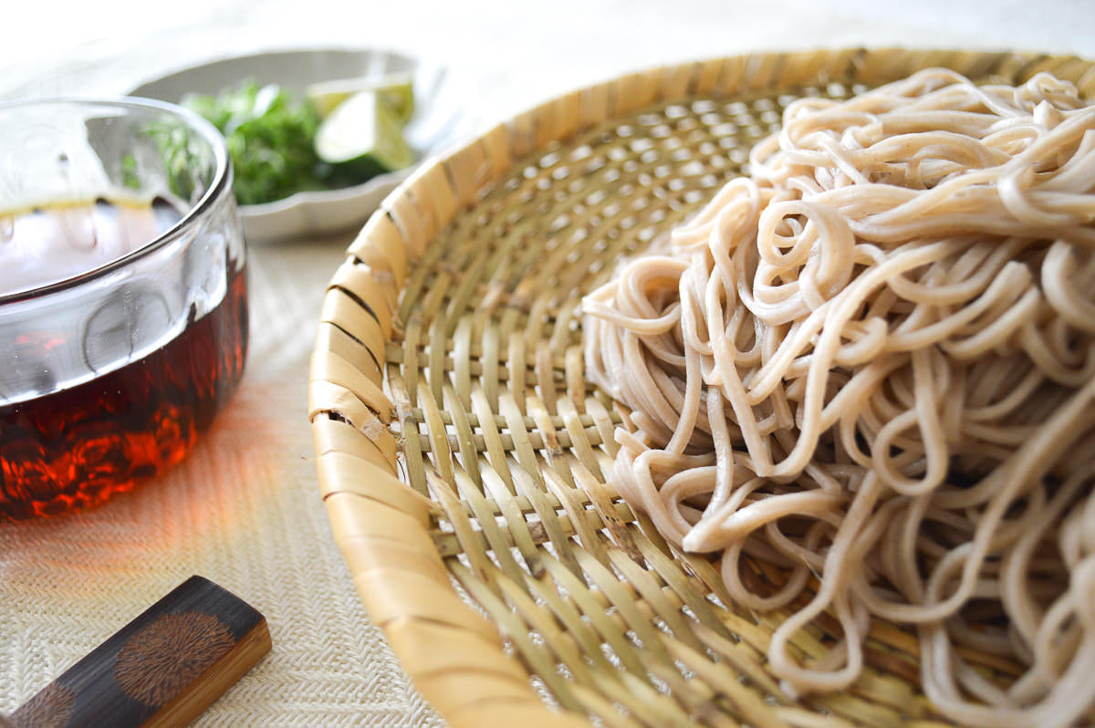 Round plate “Soba-Zaru” 4 sizes / Nemagari bamboo / Nagano-JPN 610202