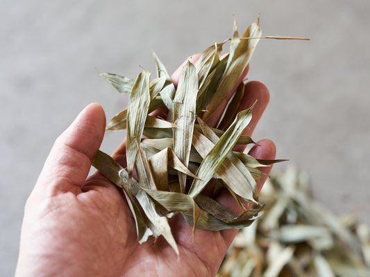 [Direct Shipping from Wakayama / Japan Only] Black Bamboo Leaves – 100 g (3.53 oz) / Wakayama-JPN 211342-1