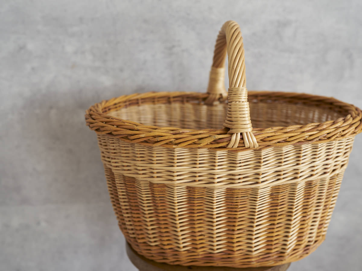 リトアニア/やなぎ　シギタスさん　手つきオーバルバスケット　皮つき　140522-3