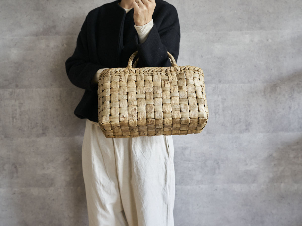 Handheld Basket “Checker” All-Outer-Bark Wide / Walnut Bark / Iwate-JPN 1510738