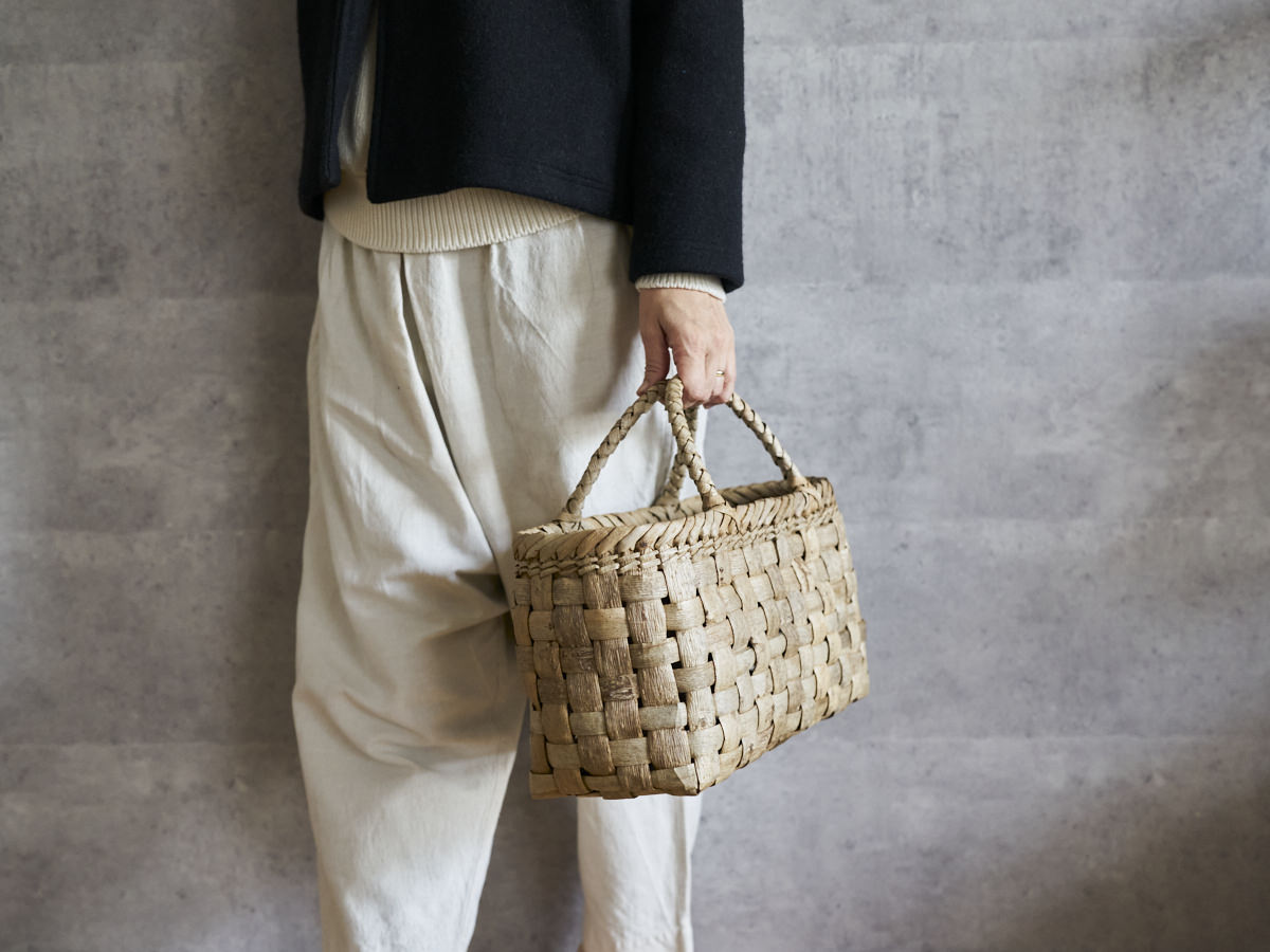 Handheld Basket “Checker” All-Outer-Bark Wide / Walnut Bark / Iwate-JPN 1510738