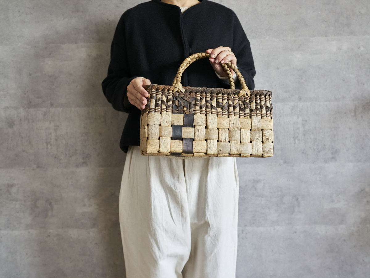 Handheld Basket “Checker” Inner-Bark Mosaic / Walnut Bark / Iwate-JPN 1510739