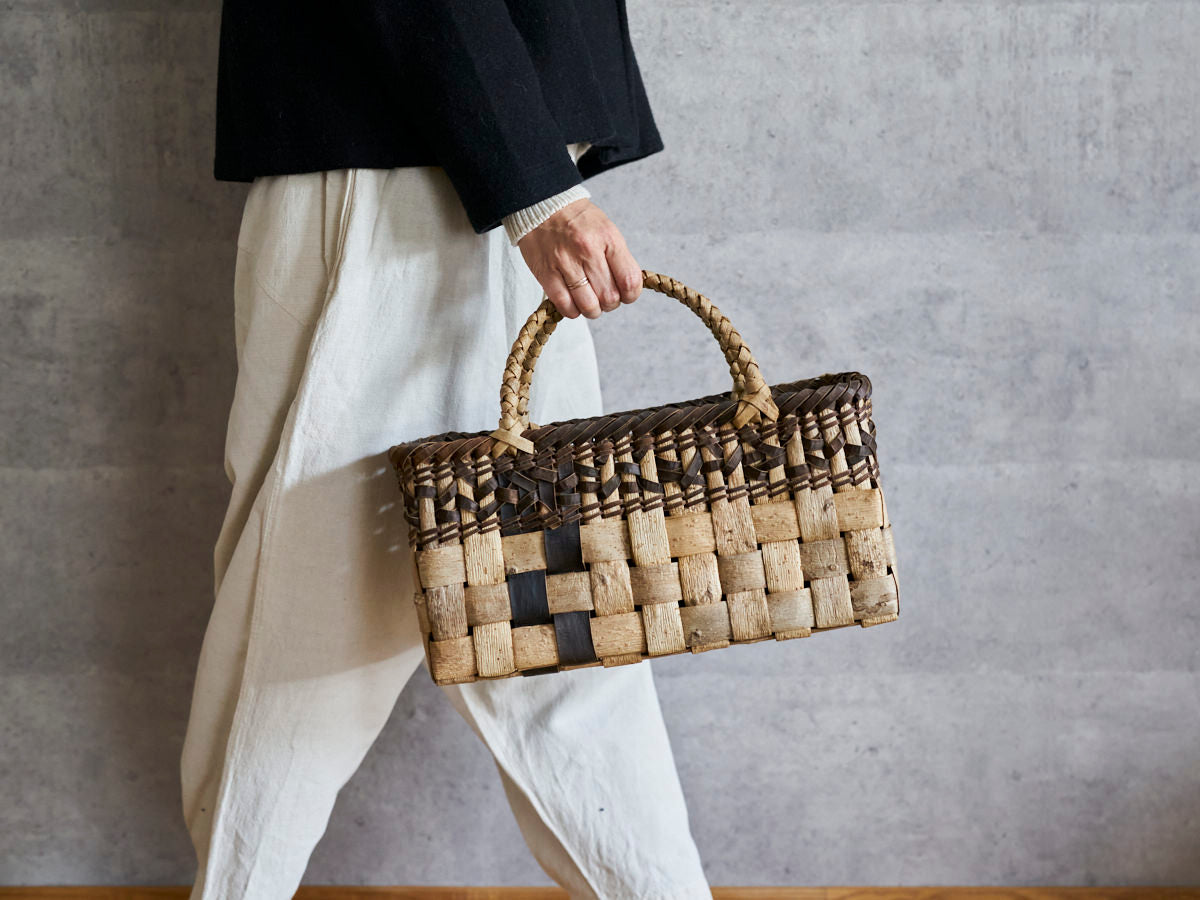 Handheld Basket “Checker” Inner-Bark Mosaic / Walnut Bark / Iwate-JPN 1510739