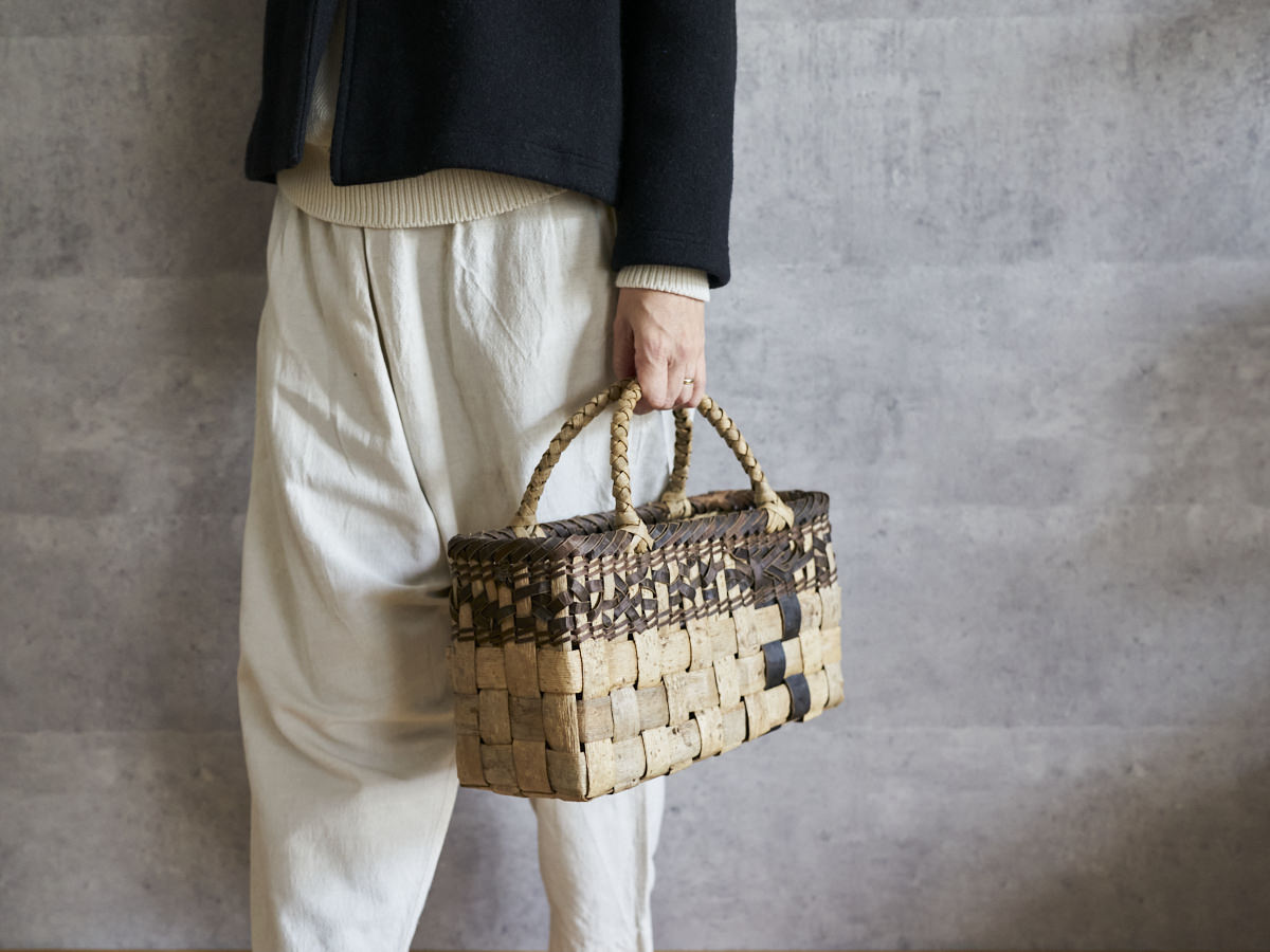 Handheld Basket “Checker” Inner-Bark Mosaic / Walnut Bark / Iwate-JPN 1510739