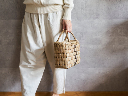 Handheld Basket “Checker Outer-Bark with Inner-Bark Center” / Walnut Bark / Iwate-JPN 1510742