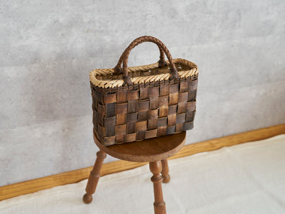 Handheld Basket “Inner-Bark Checker with Outer-Bark Rim M” / Walnut Bark / Iwate-JPN 1510748
