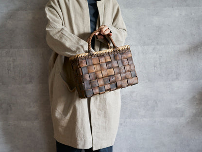 Handheld Basket “Inner-Bark Checker with Outer-Bark Rim M” / Walnut Bark / Iwate-JPN 1510748