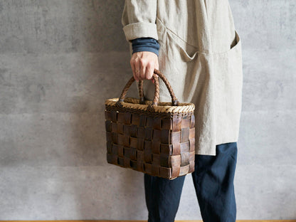 Handheld Basket “Inner-Bark Checker with Outer-Bark Rim M” / Walnut Bark / Iwate-JPN 1510748