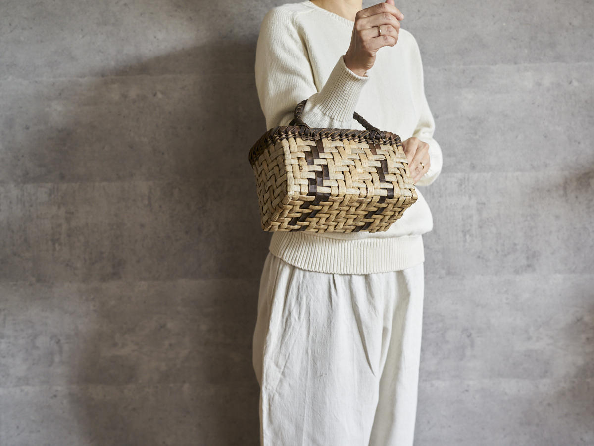 岩手県/くるみ　手提　表皮あじろ　縁手裏皮　lightning　1510749