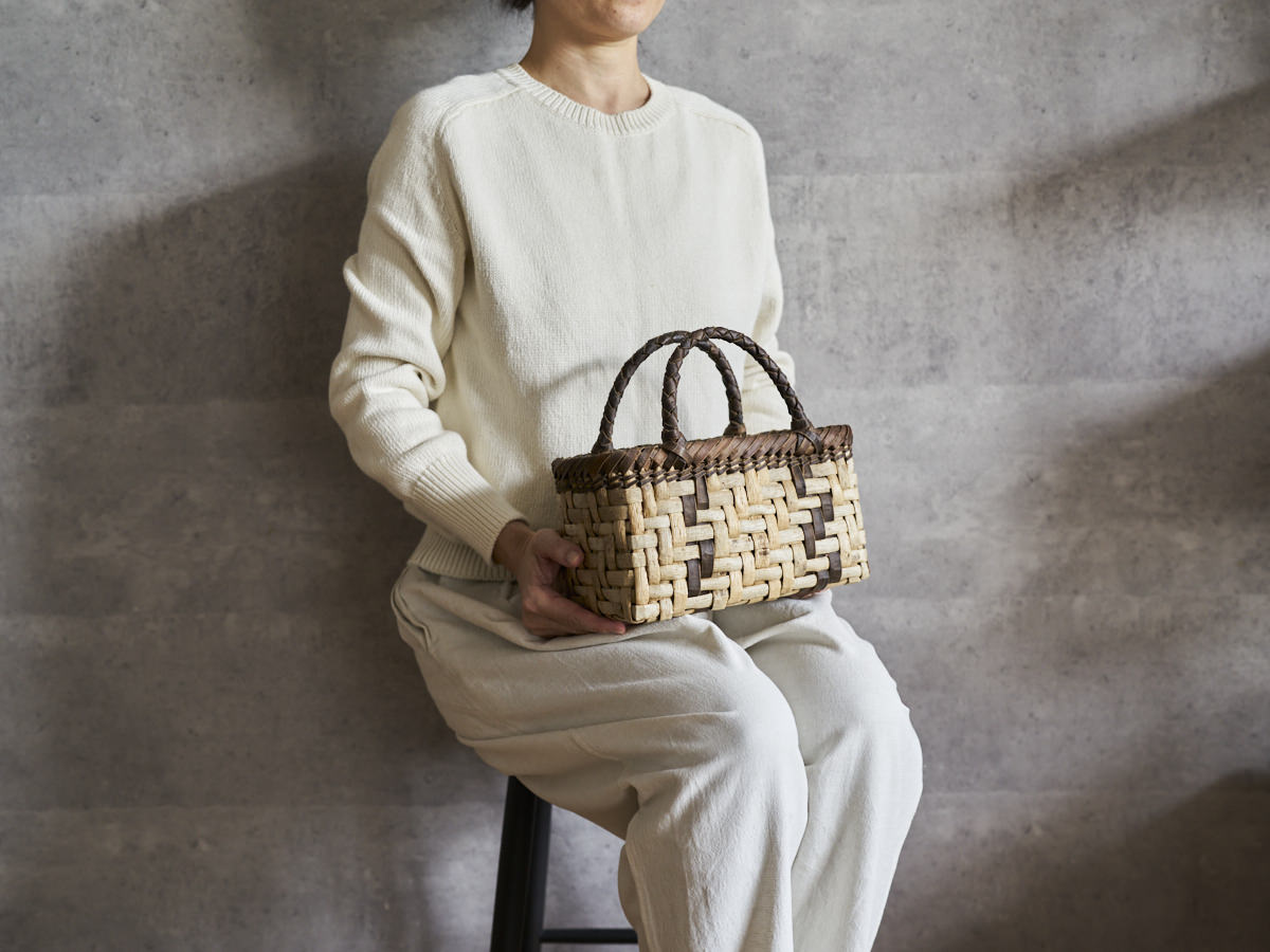 岩手県/くるみ　手提　表皮あじろ　縁手裏皮　lightning　1510749