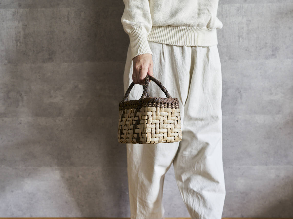 岩手県/くるみ　手提　表皮あじろ　縁手裏皮　lightning　1510749