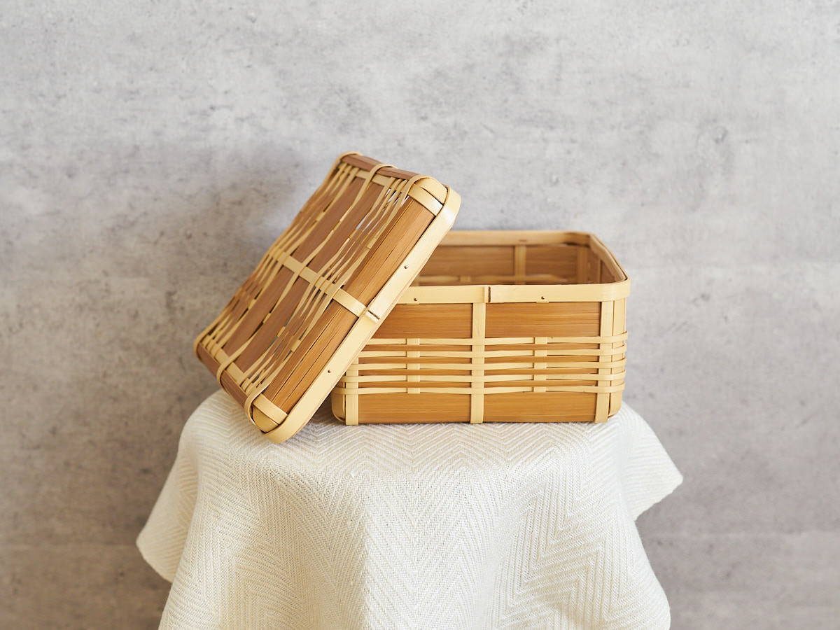 Basket with Lid “Kiritto” – Small, Shallow / White & Carbonized Bamboo / Oita-JPN 850406-3