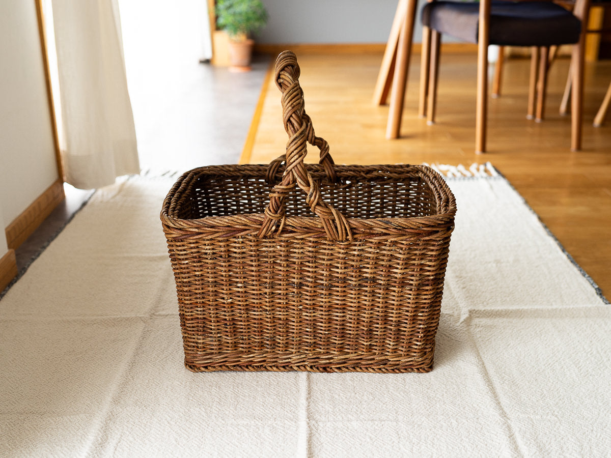 Large trapezoid basket / Brown Akebi vine / Nagano-JPN 311207-1