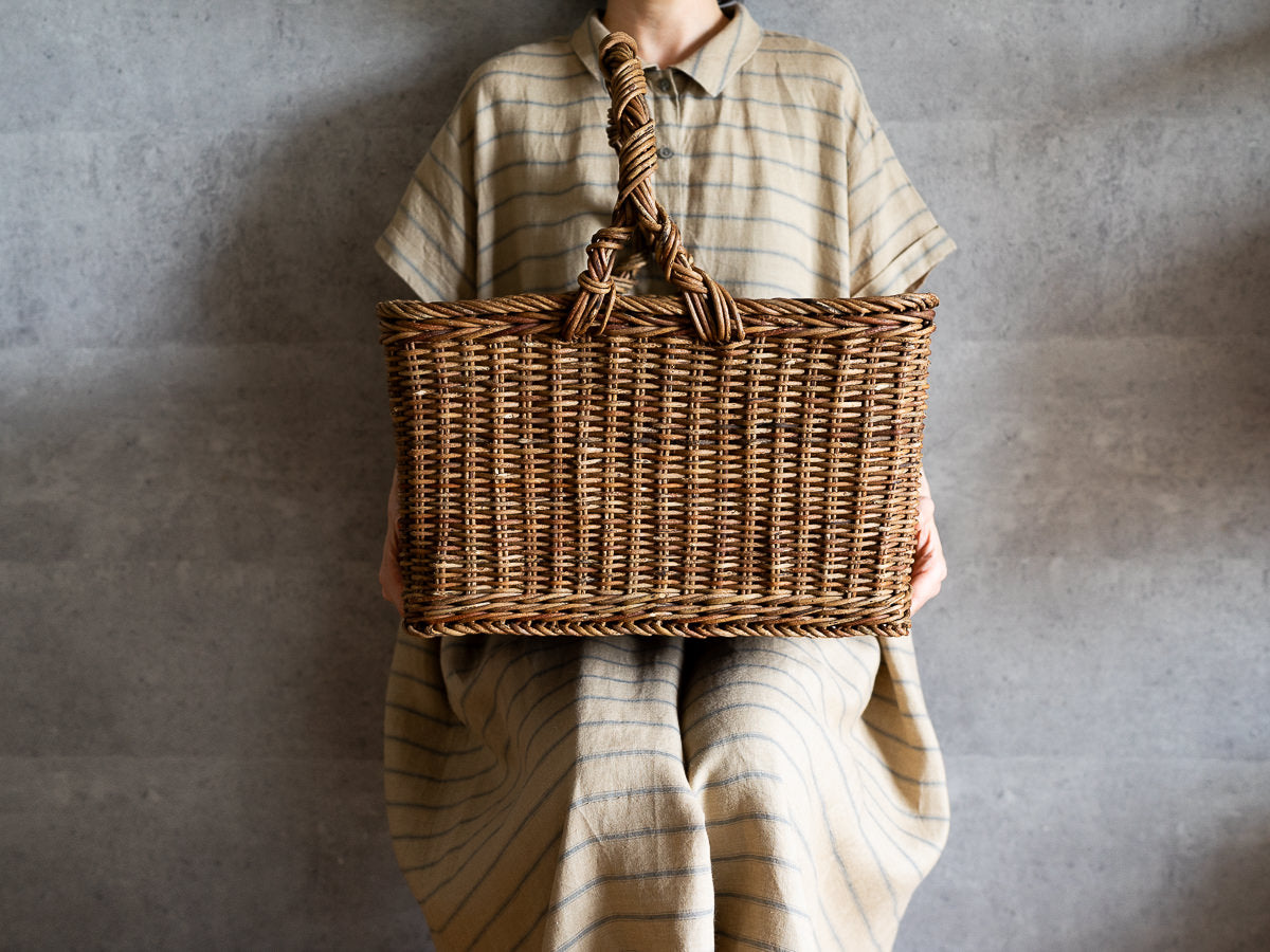 Large trapezoid basket / Brown Akebi vine / Nagano-JPN 311207-1