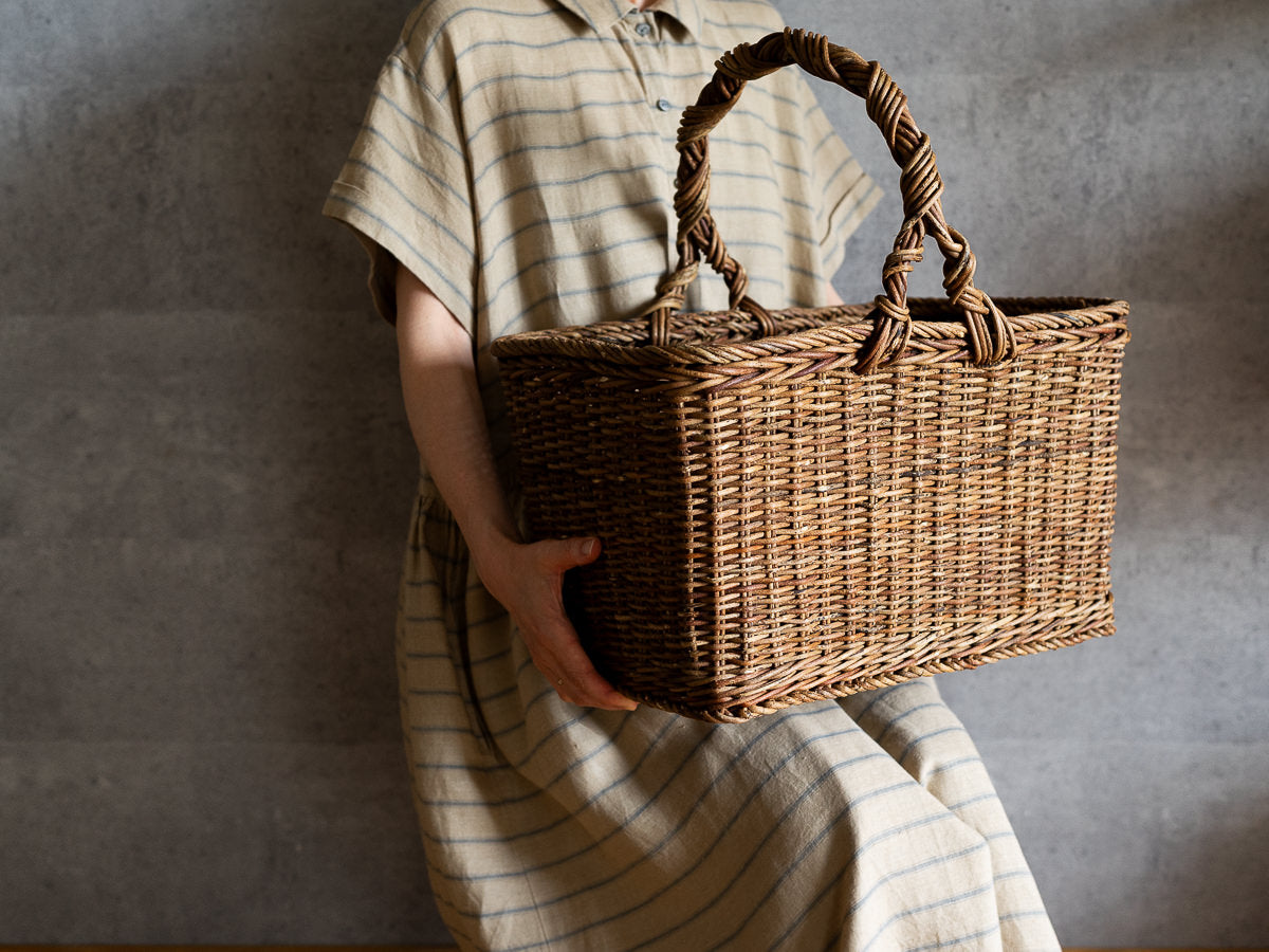 Large trapezoid basket / Brown Akebi vine / Nagano-JPN 311207-1