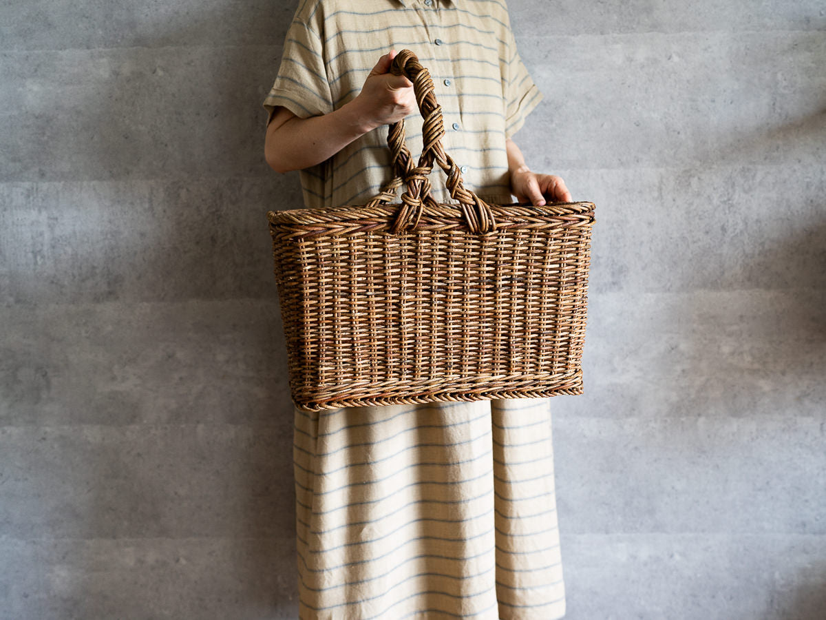 Large trapezoid basket / Brown Akebi vine / Nagano-JPN 311207-1